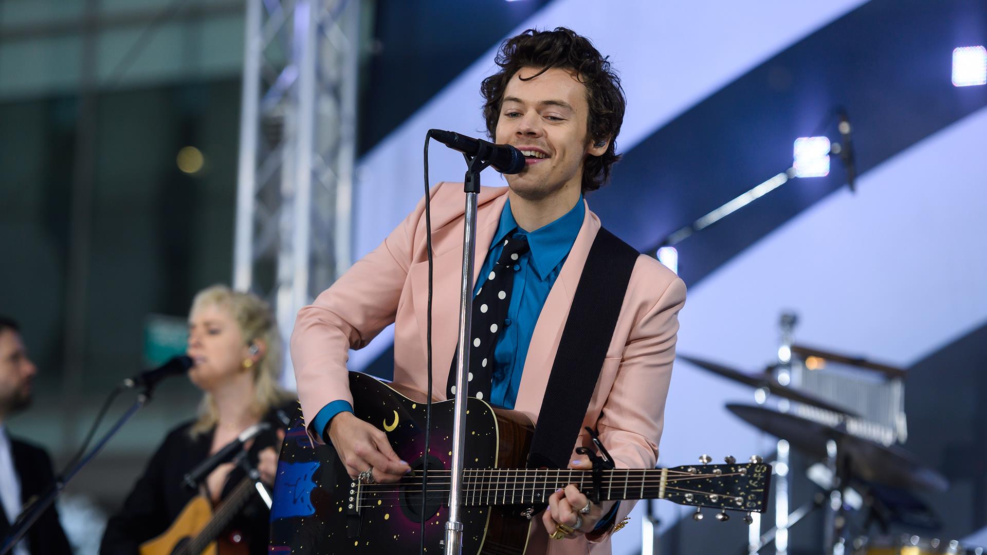 Harry Styles & Stars Spotted Around New York City